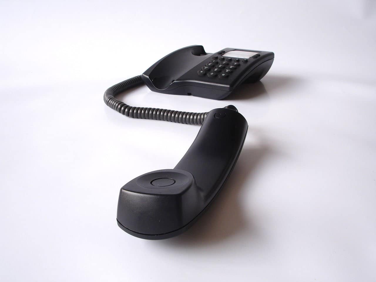 วาง router ให้ห่างจากโทรศัพท์บ้านและสิ่งรบกวนต่างๆ วาง router ให้ห่างจากโทรศัพท์บ้านและสิ่งรบกวนต่างๆ